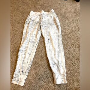 Lululemon | high rise Scuba Jogger | 8 | 7/8 length